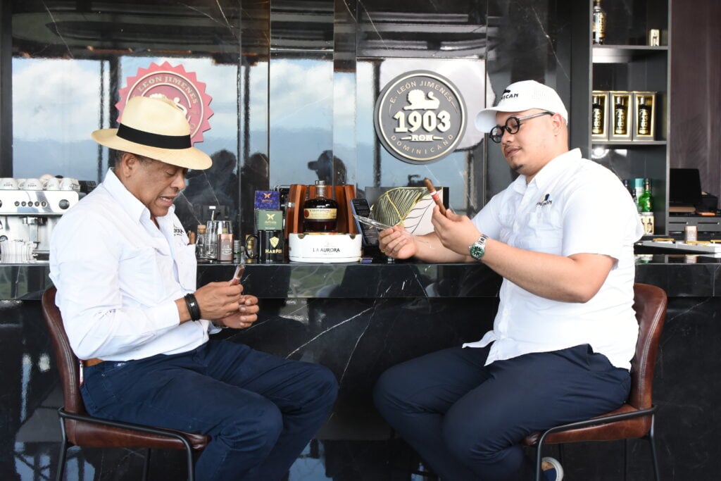Una nueva generación impulsa la cultura del cigarro dominicano desde las plataformas digitales