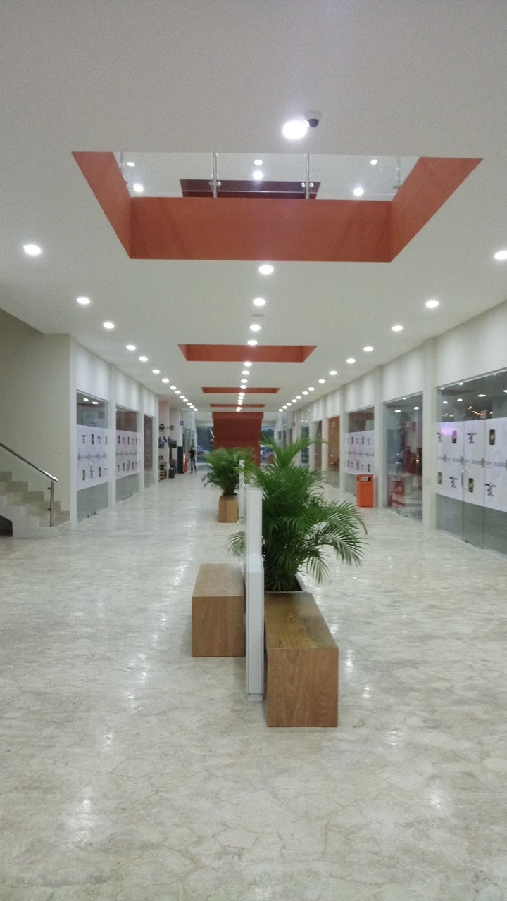 Plaza Boulevard Center