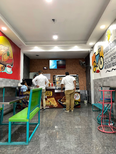 Jhon Empanadas Gourmet y Sándwiches - Imagen 1