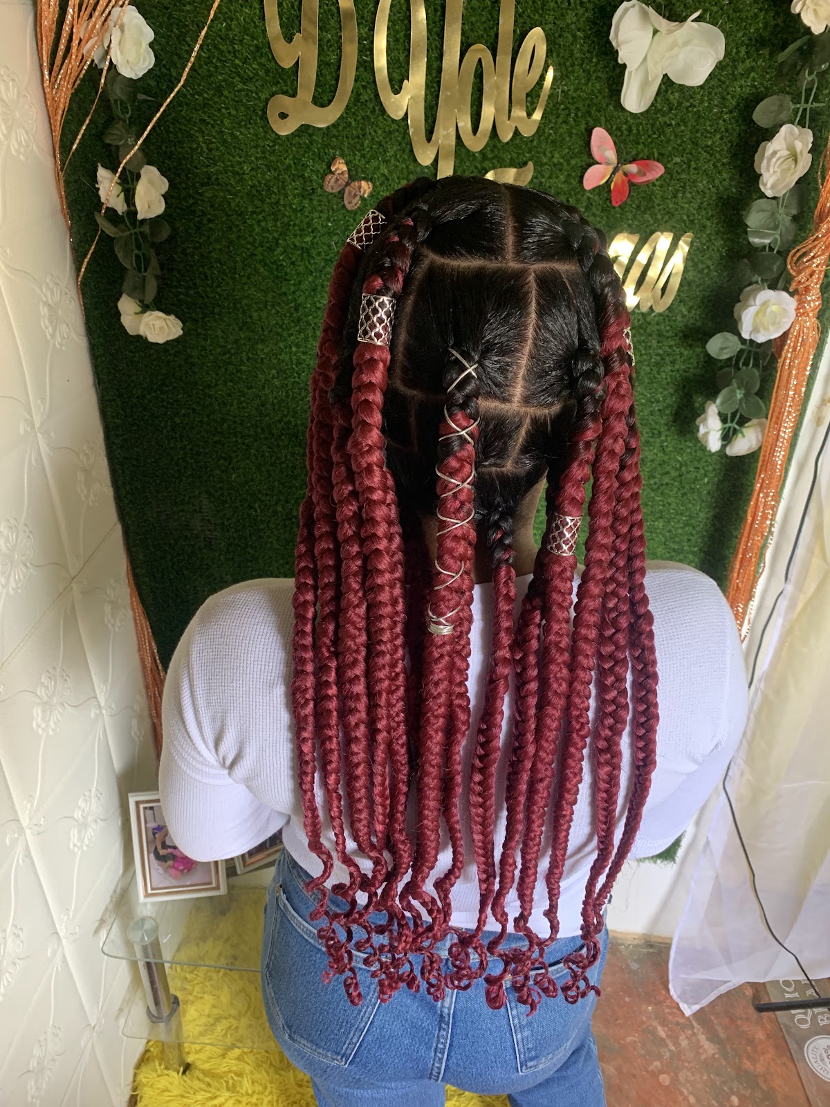 D'yole uñas y trenzas