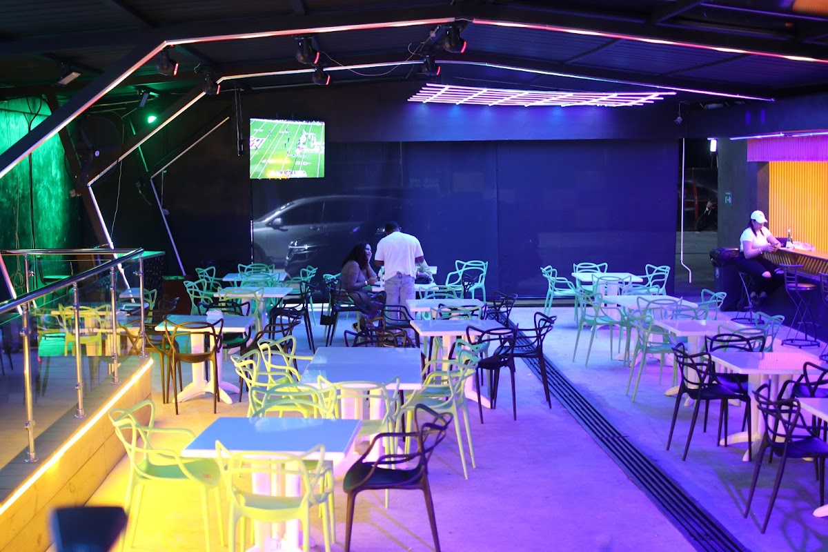 Terraza Bar Y Car Wash Paseo De Las Palmas