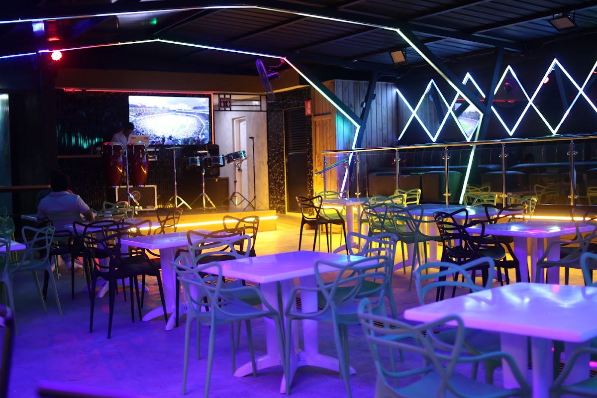 Terraza Bar Y Car Wash Paseo De Las Palmas