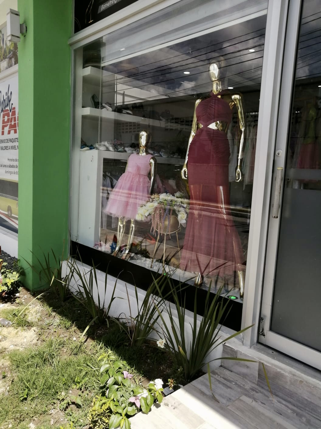 JULIA DRESSES ¡Something Different!