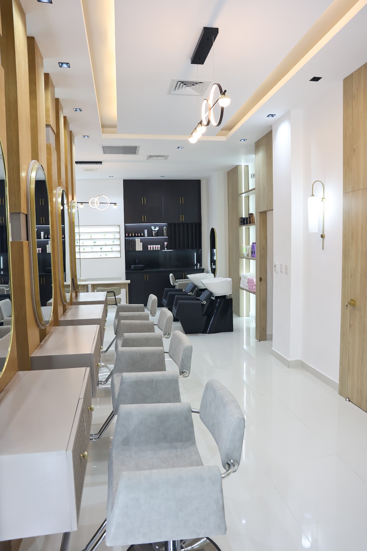 Emily Beauty Salon & Hair Extension Center