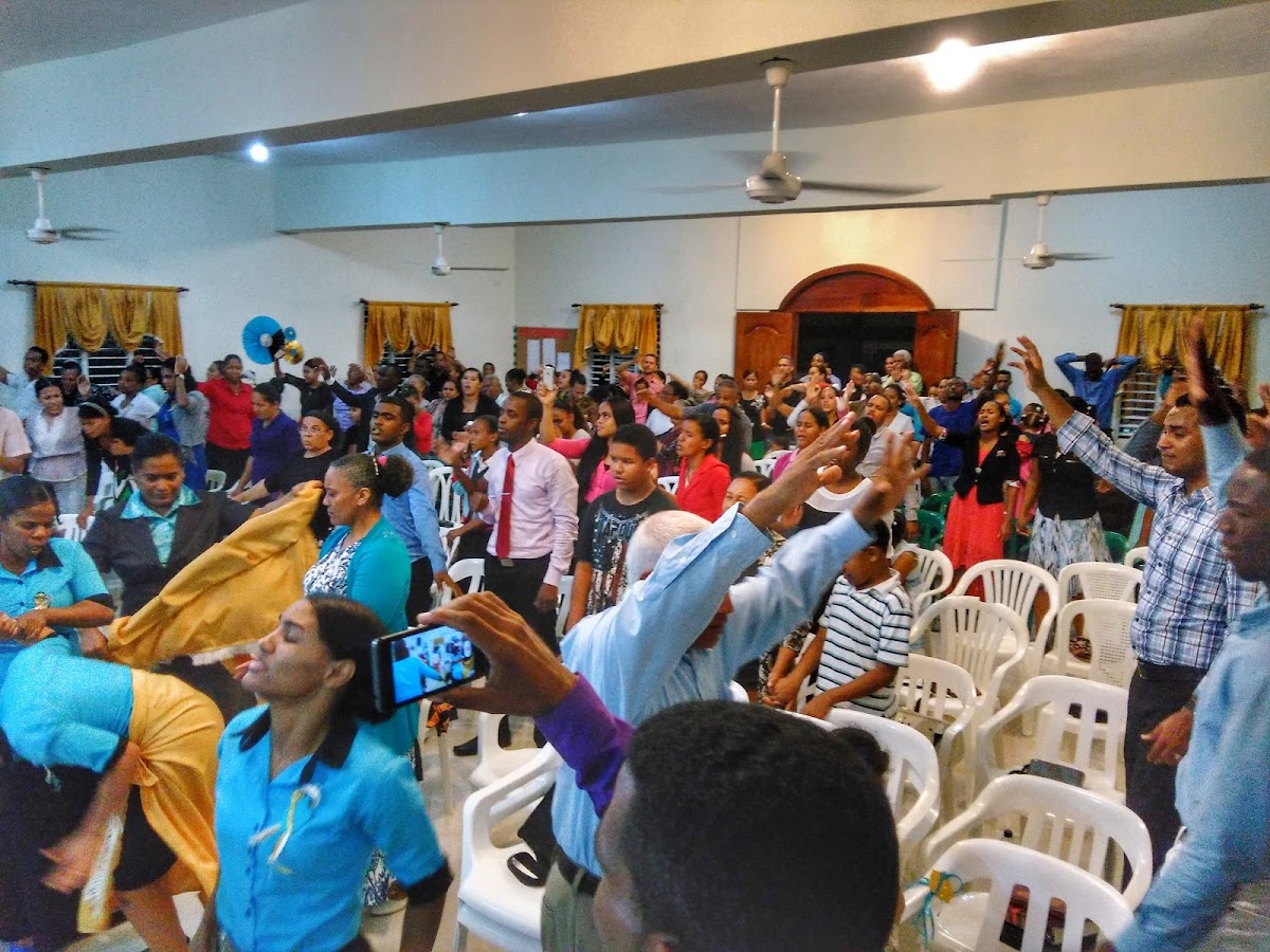 Iglesia de Dios Misionera Pentecostal "Roca Viva" - Imagen 2