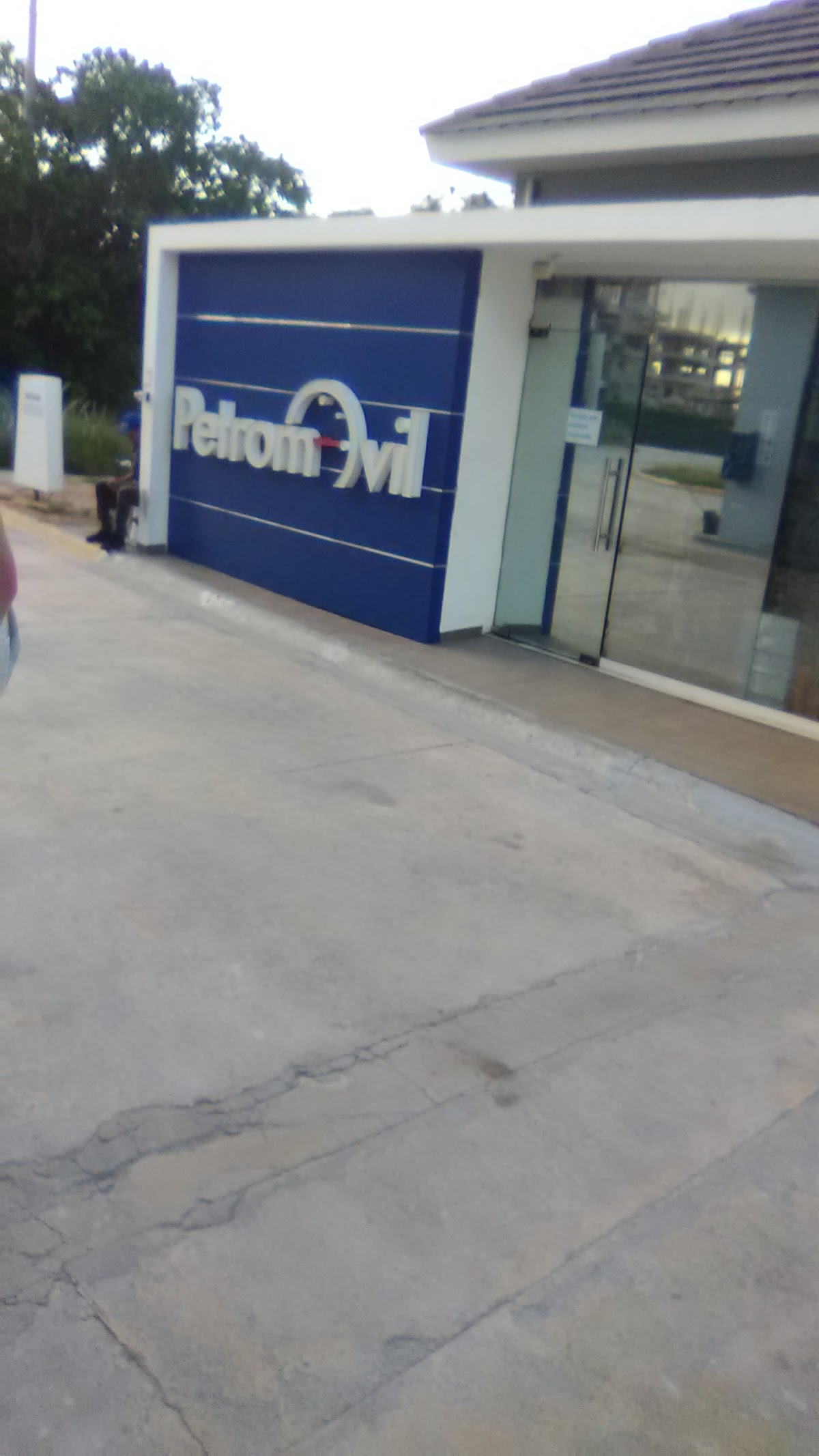 Petromovil, Cap Cana.