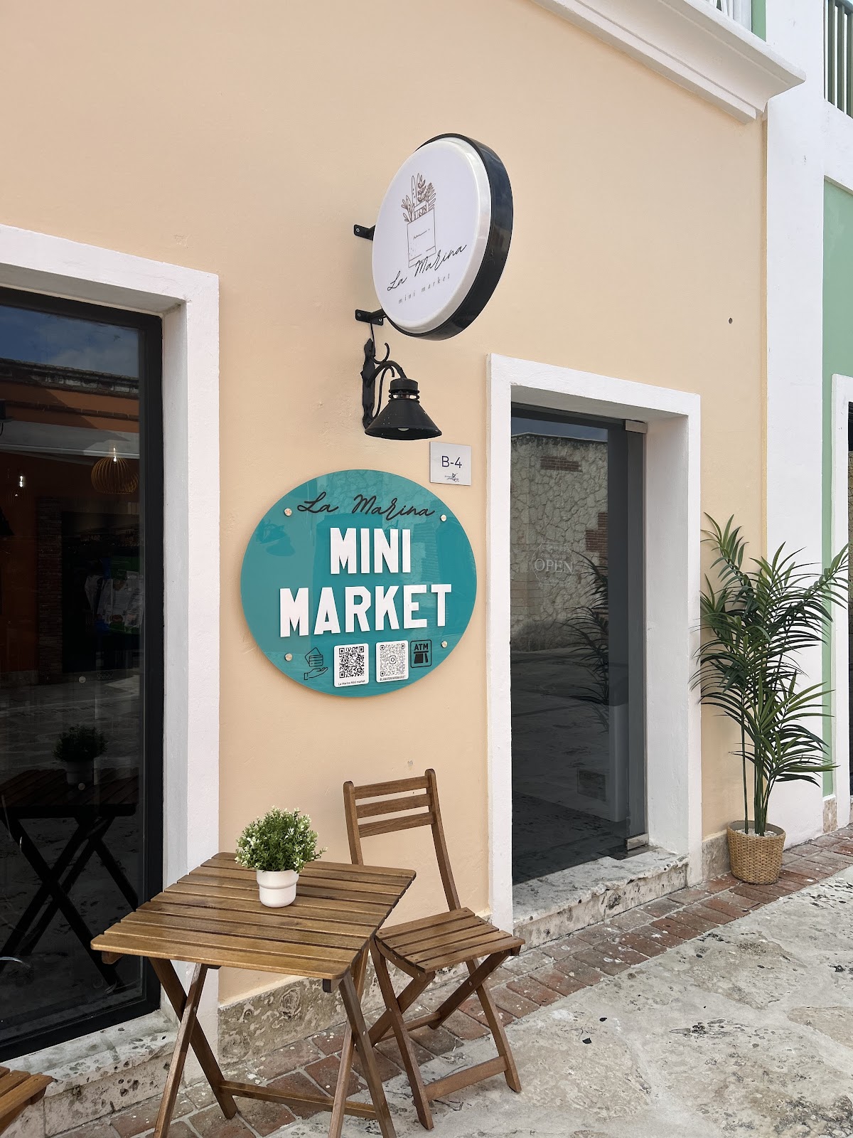 La Marina Mini Market Fishing Lodge Cap Cana