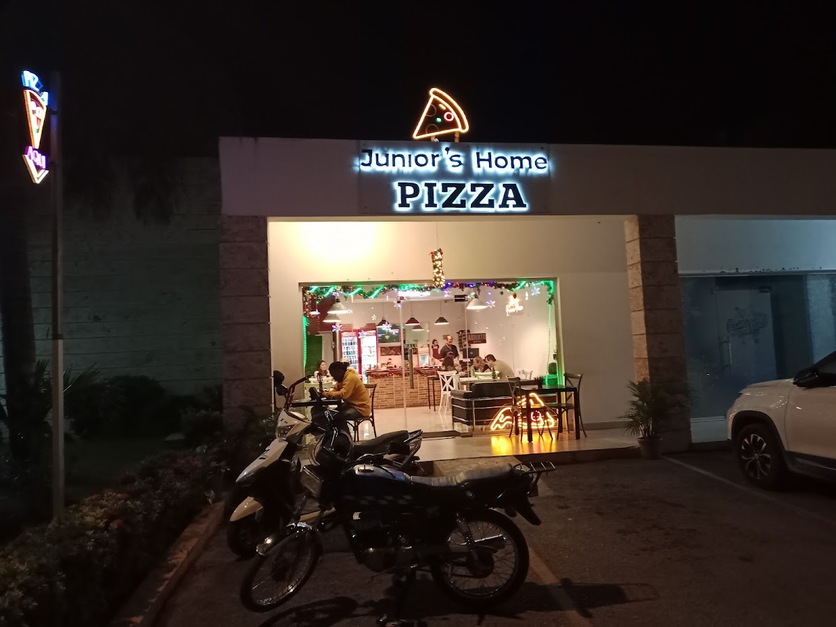 Junior's Home Pizza